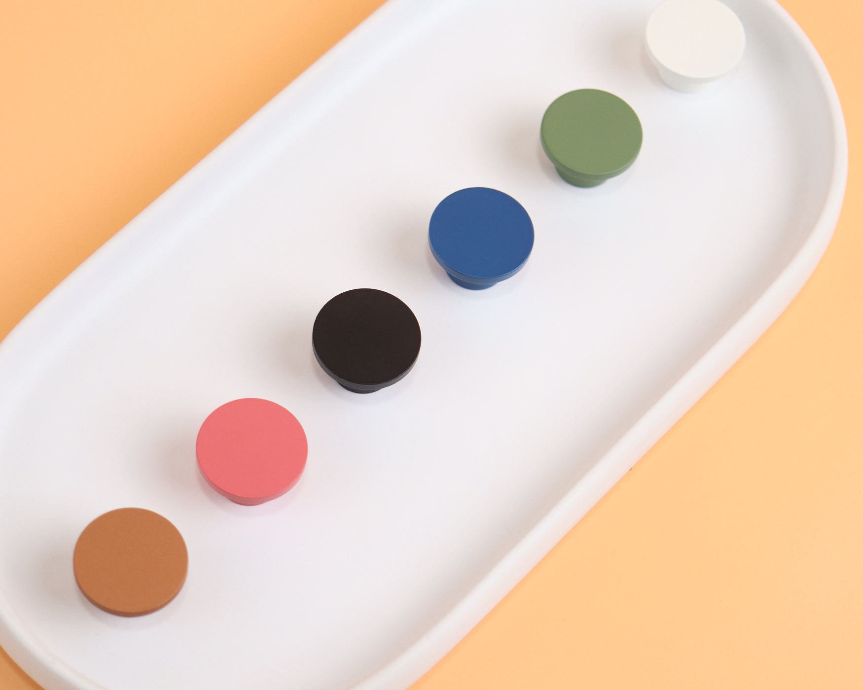 Durable and Chic: The Versatility of Aluminum in Colorful Hardware