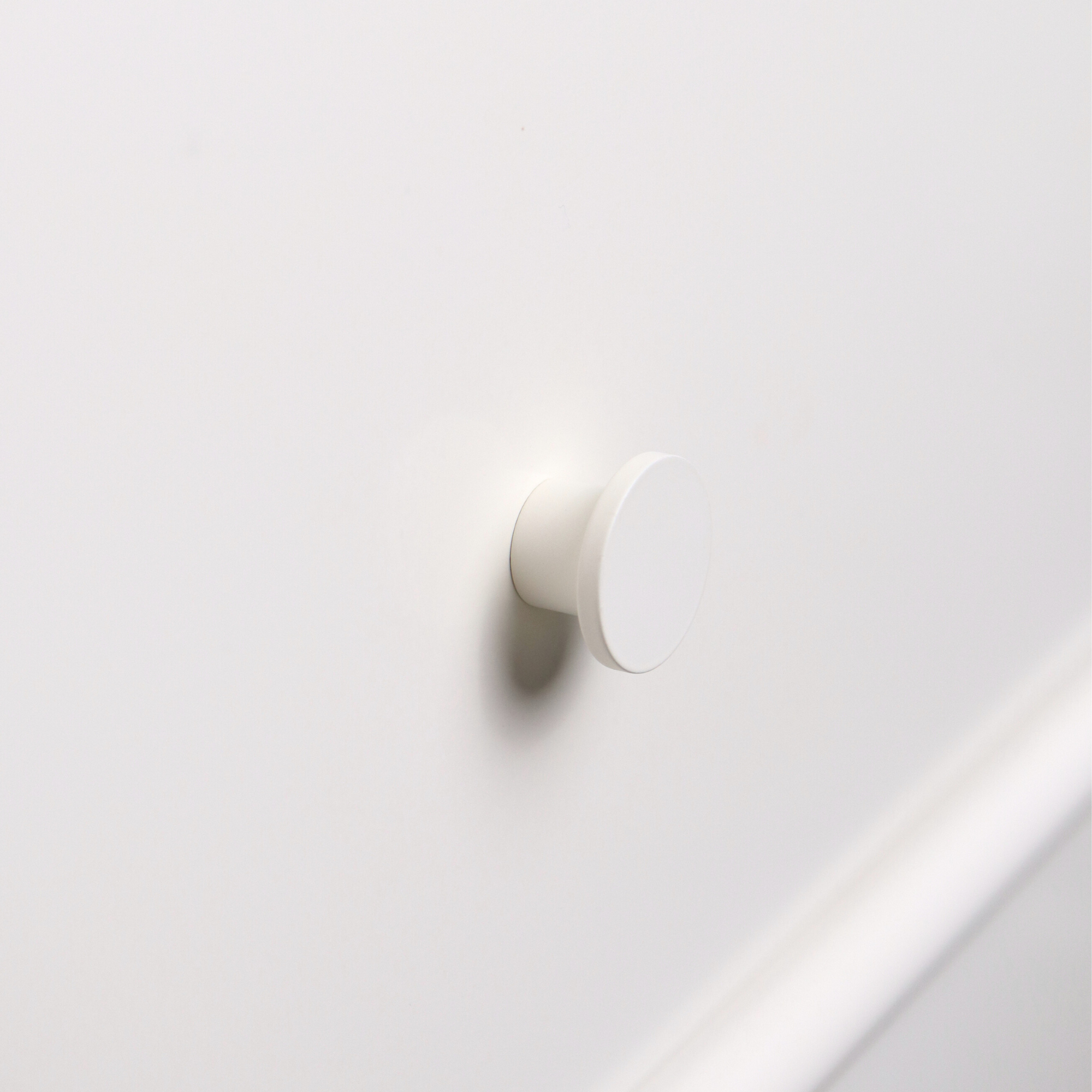 Snow white mid-century round knob