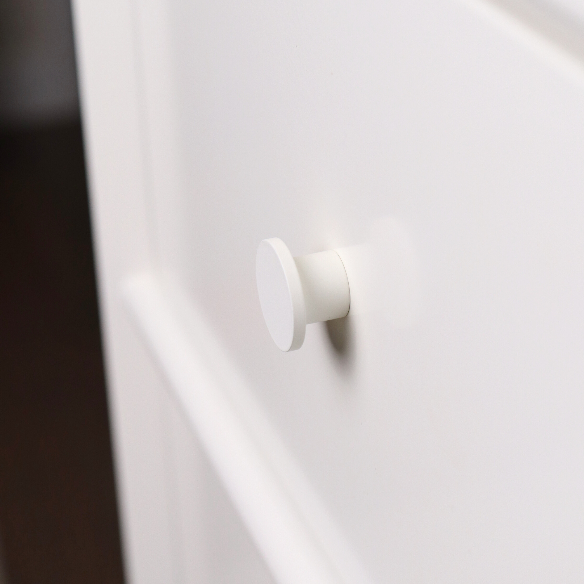 Snow white round knob