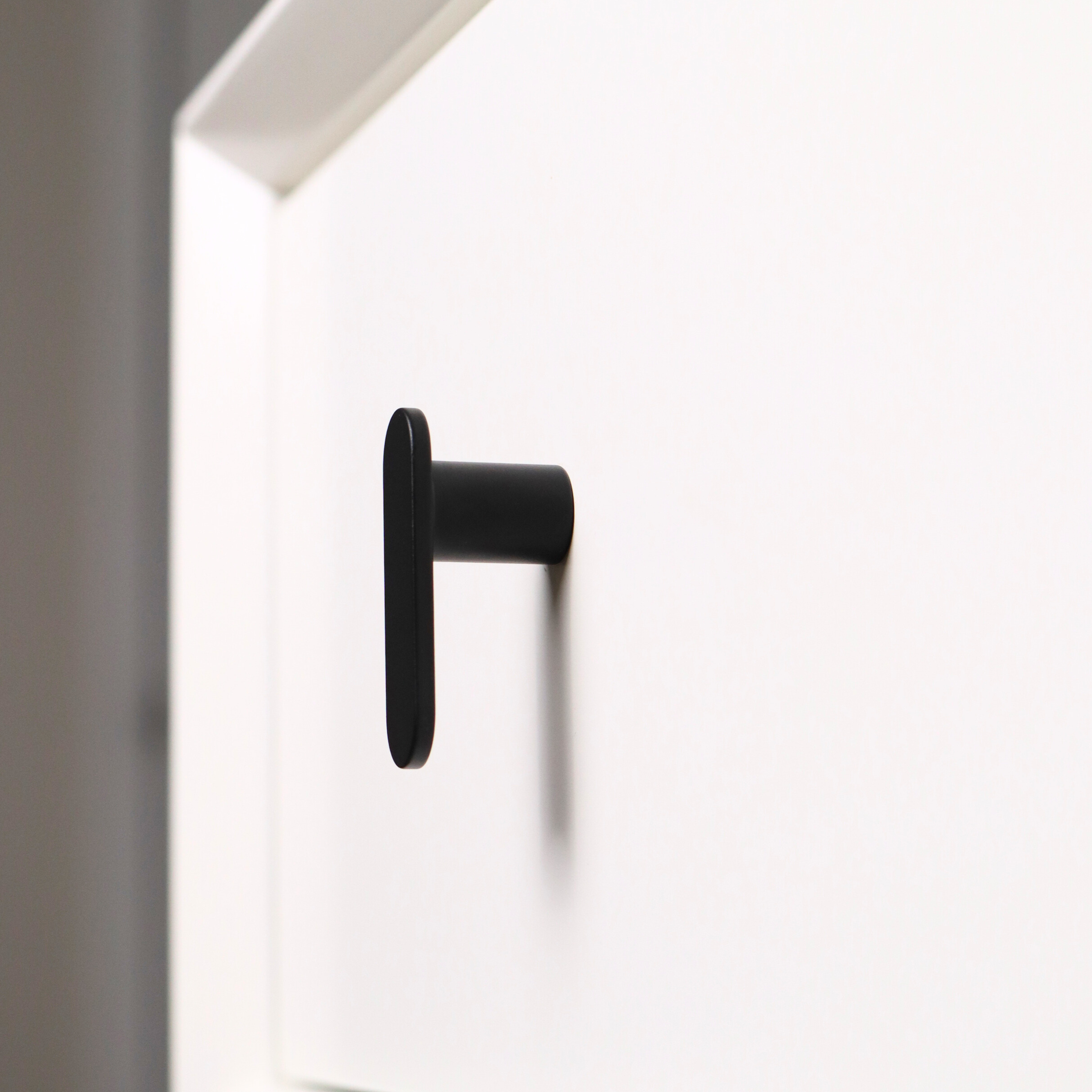 Charcoal black mid-century l-bar cabinet knob