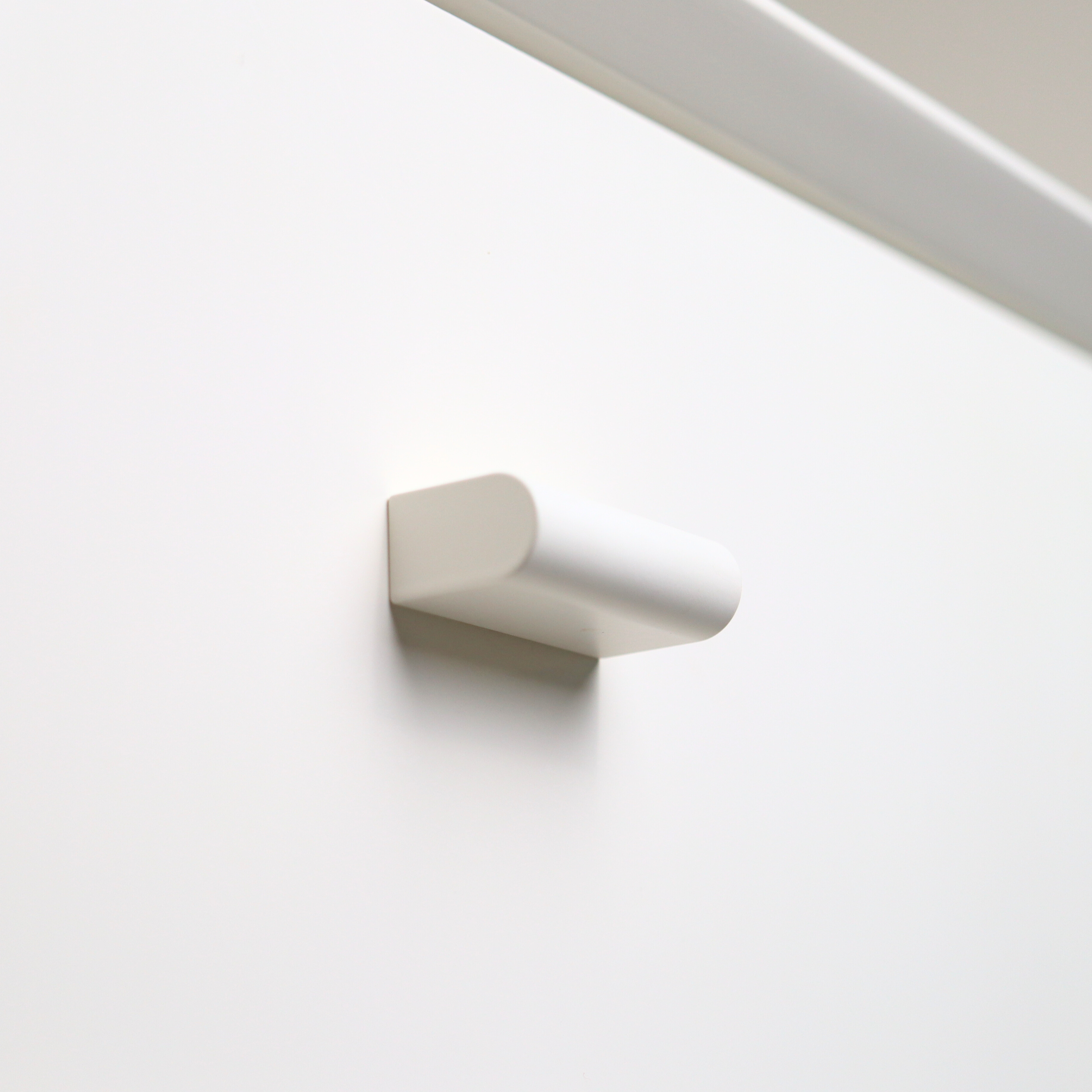 Snow white modern rectangle knob